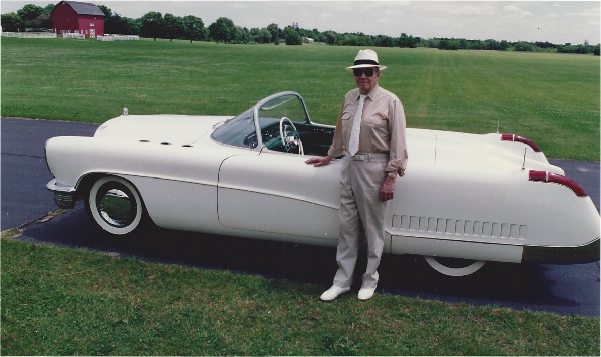De Segur Lauve con el Buick Wildcat    I concept car de 1953. Chevrolet
